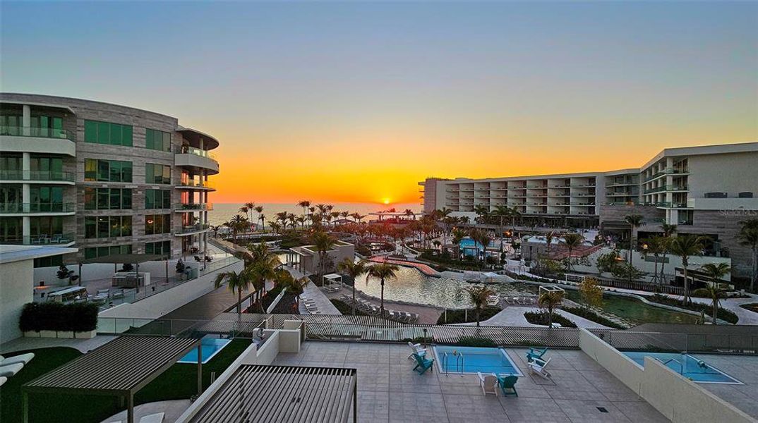 Condo located in Longboat Key, FL showcasing its design and architecture (Image 30).