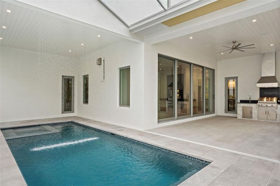 Exterior details and patio area of a home in , Tampa (Image 4).