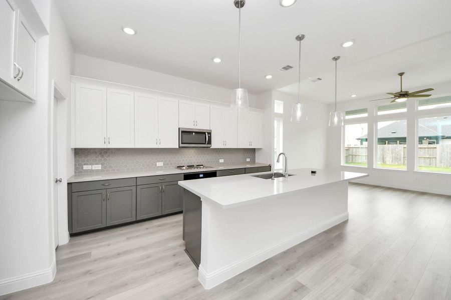 Furnished interior view inside a new home in , Missouri City (Image 8).