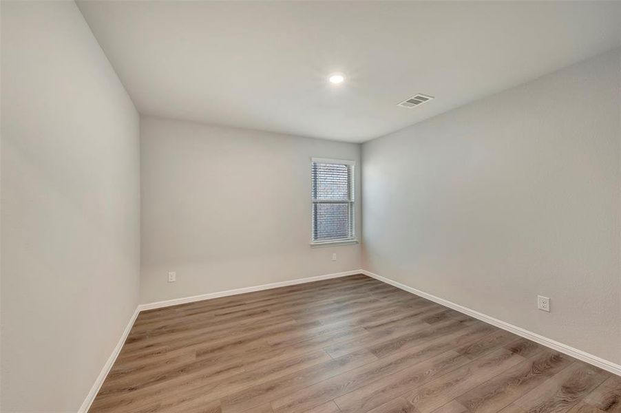 Spacious, unfurnished interior of a new home in Forest Park, Princeton (Image 25).
