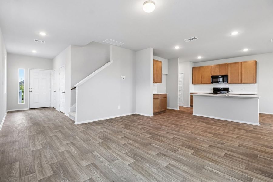 Spacious, unfurnished interior of a new home in Edgebrooke, Pflugerville (Image 13).