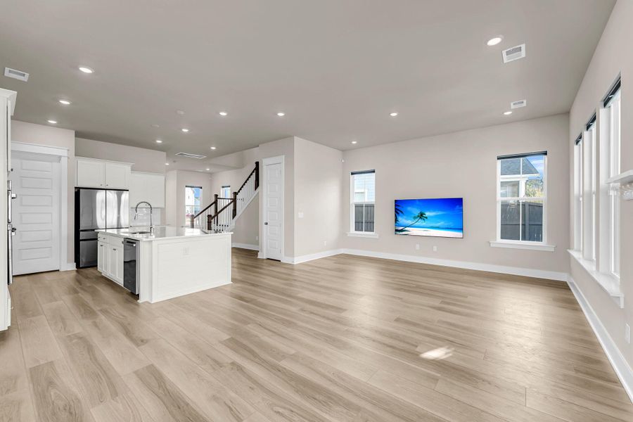 Spacious, unfurnished interior of a new home in Carnes Crossroads, Summerville (Image 41).