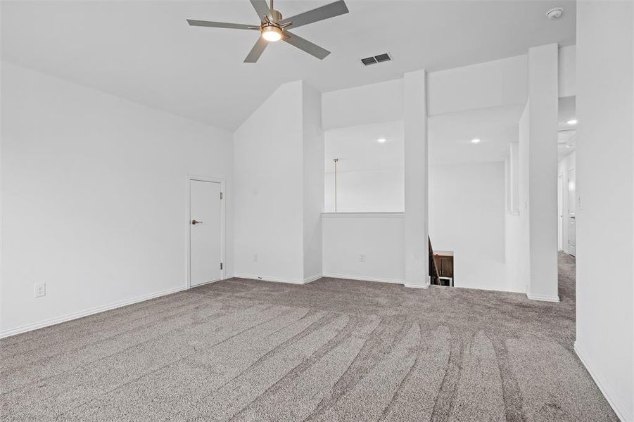 Spacious, unfurnished interior of a new home in Fox Hollow, Forney (Image 24).