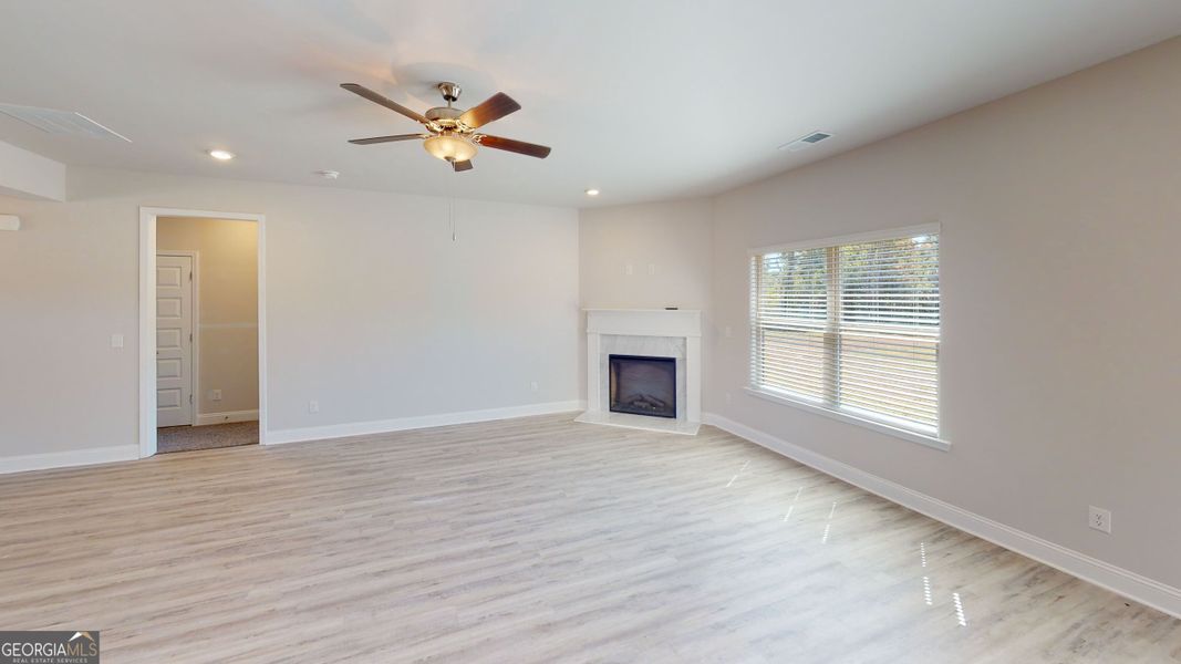 Spacious, unfurnished interior of a new home in Holliday Pass, Griffin (Image 11).