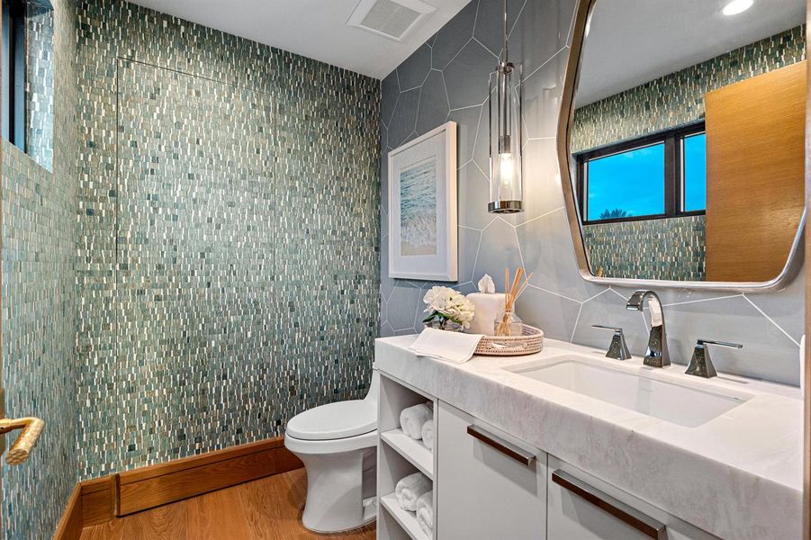 mls_BATHROOM_2 mls_BATHROOM_2