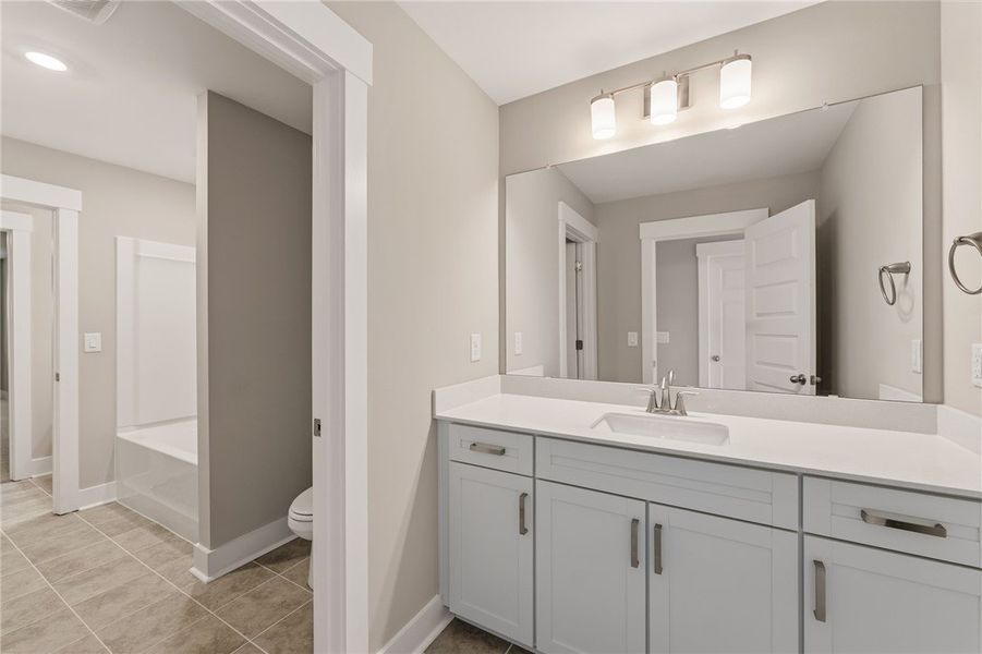 A pristine bathroom features a crisp white vanity