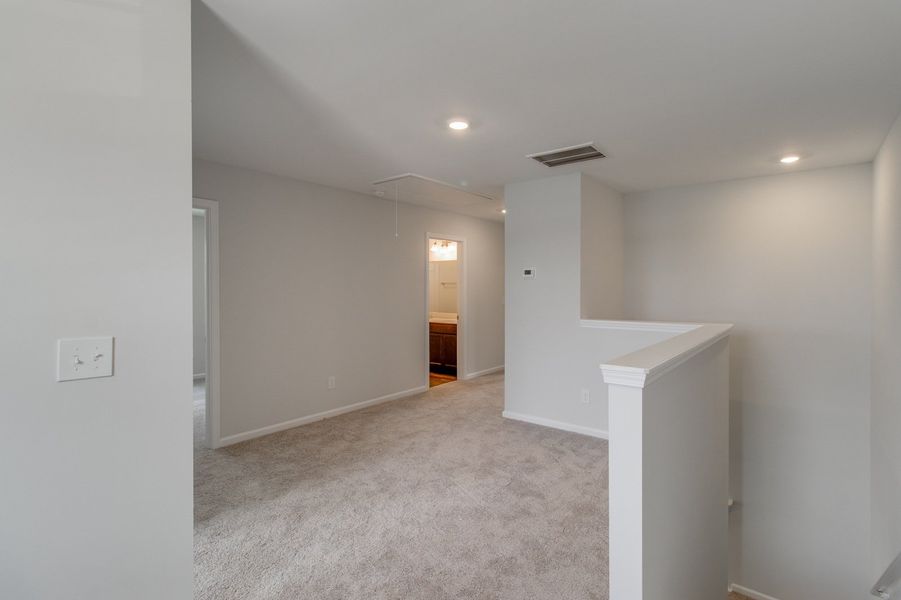 Spacious, unfurnished interior of a new home in Ellington, Elgin (Image 27).