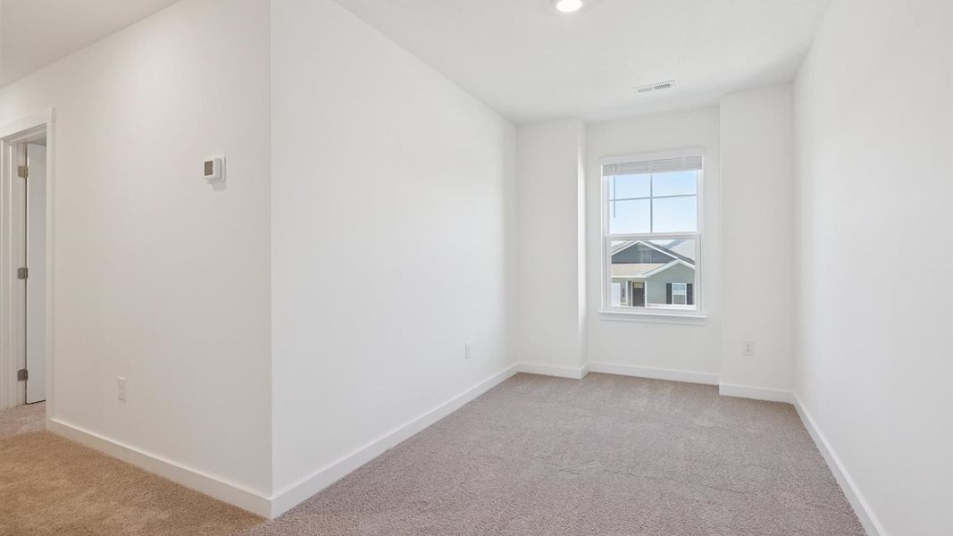 Spacious, unfurnished interior of a new home in Belhaven, Knoxville (Image 13).