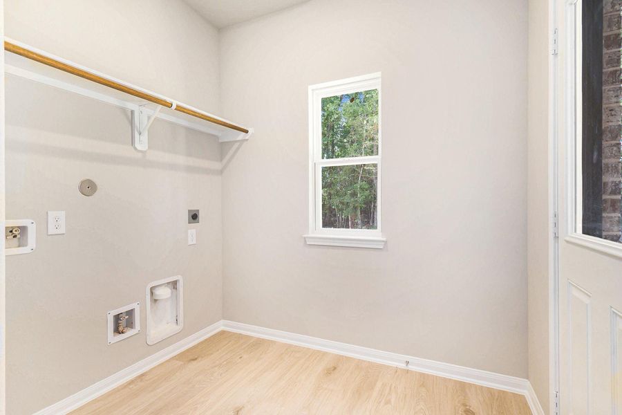 Spacious, unfurnished interior of a new home in , Bay City (Image 18).