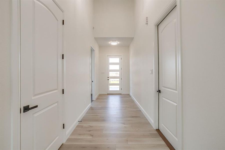 Spacious, unfurnished interior of a new home in , Grandview (Image 35).