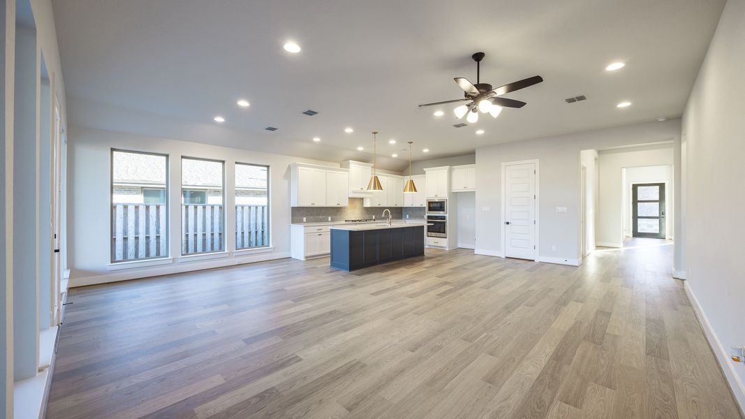 Spacious, unfurnished interior of a new home in Parmer Ranch 50', Georgetown (Image 11).