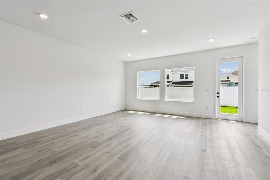 Spacious, unfurnished interior of a new home in The Peninsula at Rhodine Lake, Riverview (Image 34).