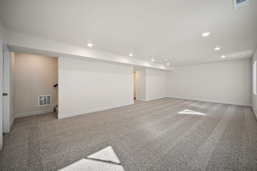 Spacious, unfurnished interior of a new home in Aspen Ranch, Fountain (Image 34).