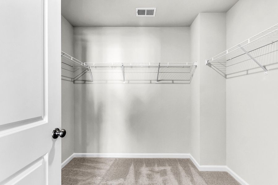 Spacious, unfurnished interior of a new home in Central Creek, Goose Creek (Image 11).