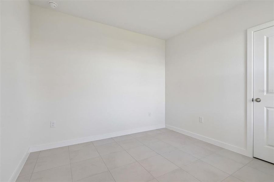 Spacious, unfurnished interior of a new home in Hamilton Bluff, Haines City (Image 29).