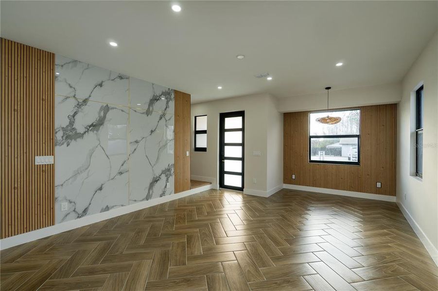 Spacious, unfurnished interior of a new home in , Tampa (Image 22).