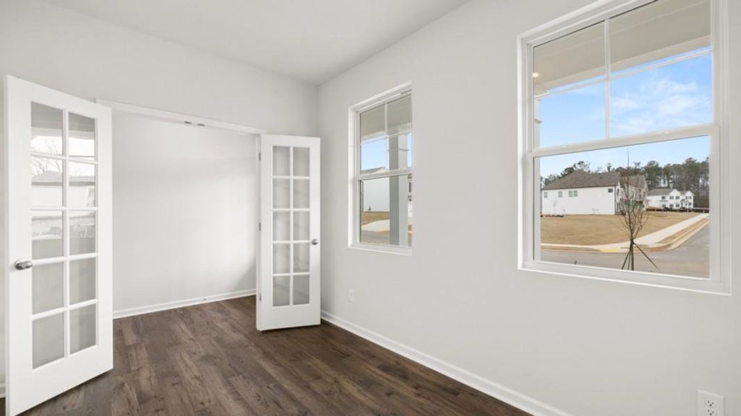 Spacious, unfurnished interior of a new home in Thompson Ridge, Dallas (Image 14).