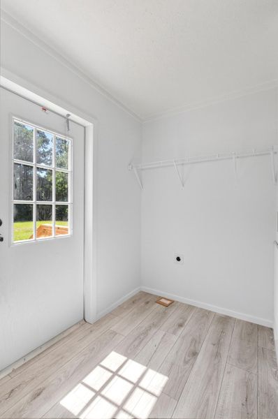 Spacious, unfurnished interior of a new home in , Cross (Image 17).