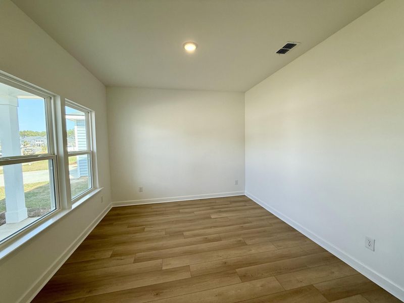 Spacious, unfurnished interior of a new home in , Summerville (Image 10).