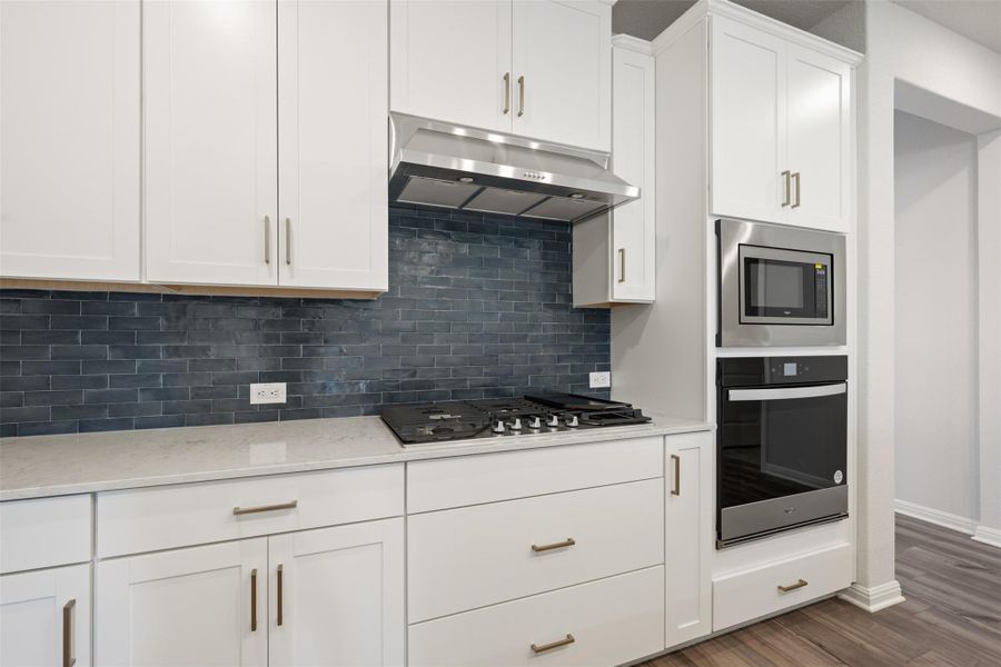 Photos are representative images and renderings for illustrative purposes only. Actual structural options and design images of the home may vary. Photos are representative images and renderings for illustrative purposes only. Actual structural options and design images of the home may vary.
