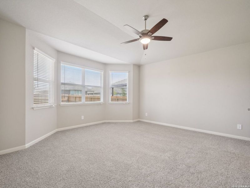 Spacious, unfurnished interior of a new home in Royal Crest, San Antonio (Image 16).