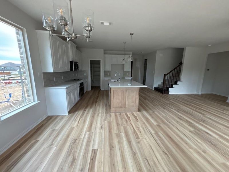 Spacious, unfurnished interior of a new home in Waterford Park, Weatherford (Image 13).
