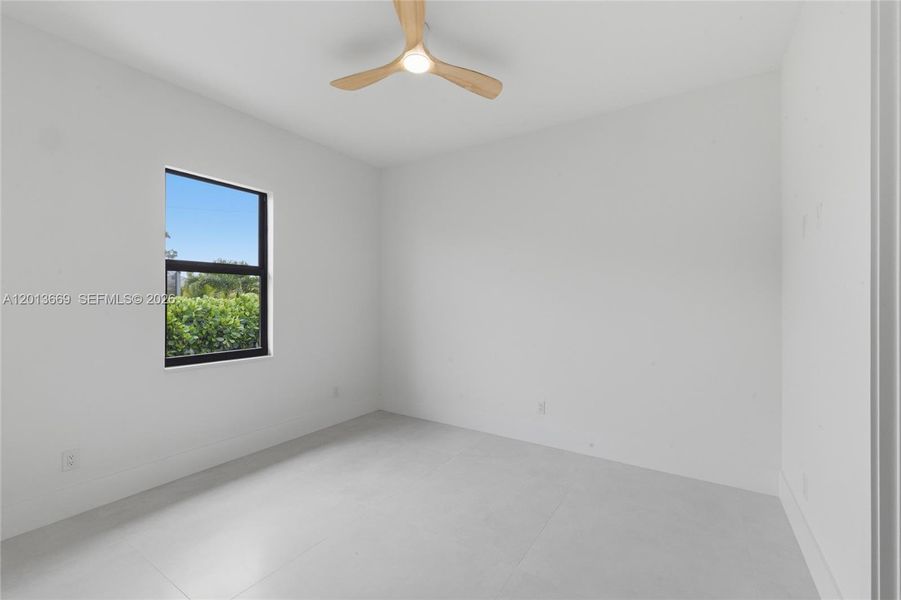 Spacious, unfurnished interior of a new home in , Cape Coral (Image 41).