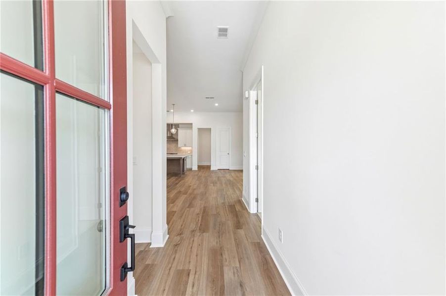 Spacious, unfurnished interior of a new home in Aberdeen, Hoschton (Image 13).