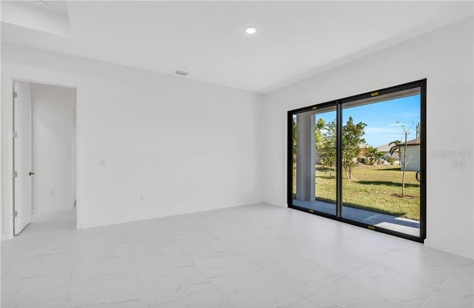 Spacious, unfurnished interior of a new home in , Cape Coral (Image 20).