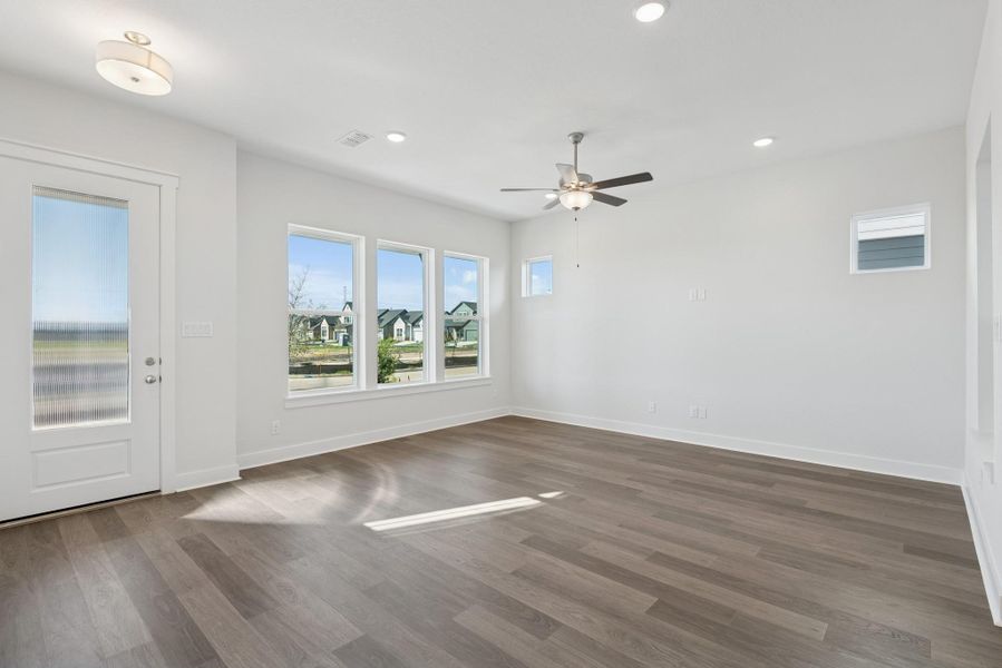 Spacious, unfurnished interior of a new home in , Katy (Image 34).