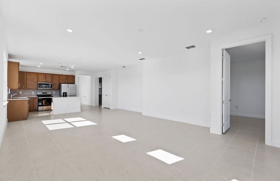 Spacious, unfurnished interior of a new home in Legacy Groves, Nokomis (Image 19).