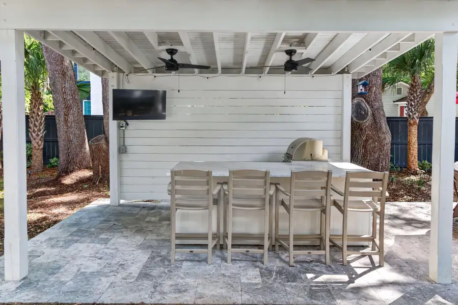 Exterior details and patio area of a home in Fiddler Cove, Mount Pleasant (Image 4).