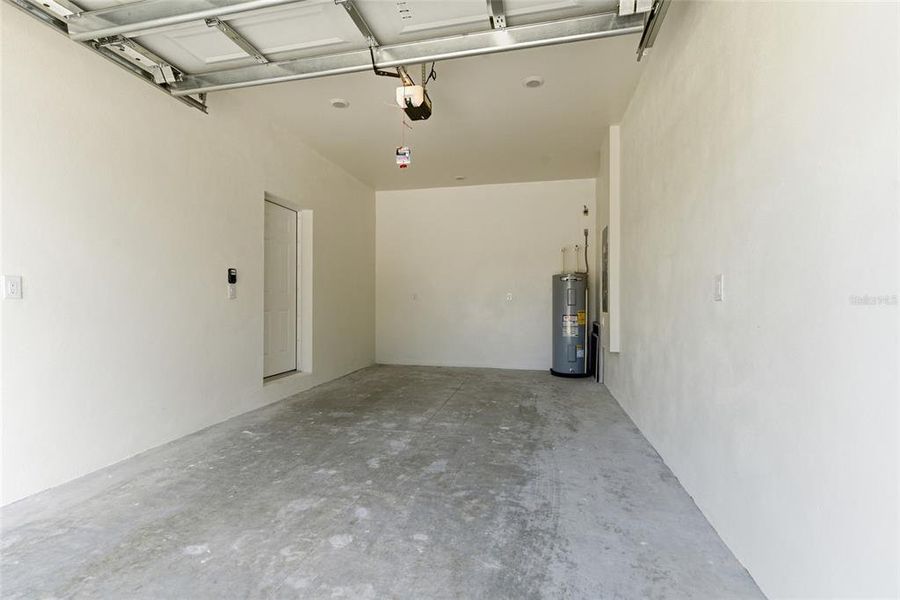 Spacious, unfurnished interior of a new home in , Punta Gorda (Image 36).