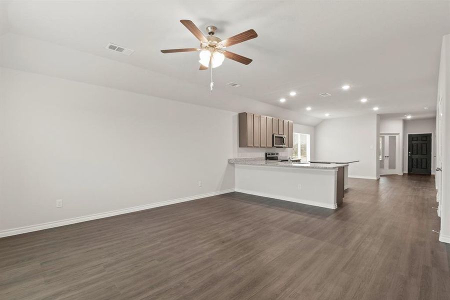 Furnished interior view inside a new home in Deer Creek, Fort Worth (Image 12). Furnished interior view inside a new home in Deer Creek, Fort Worth (Image 12).