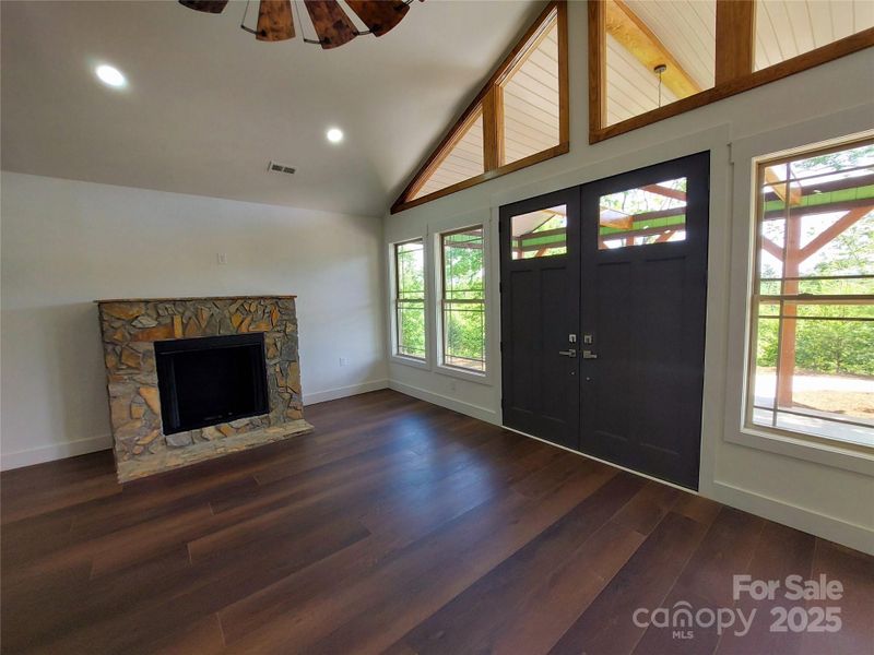 Spacious, unfurnished interior of a new home in , Columbus (Image 13).
