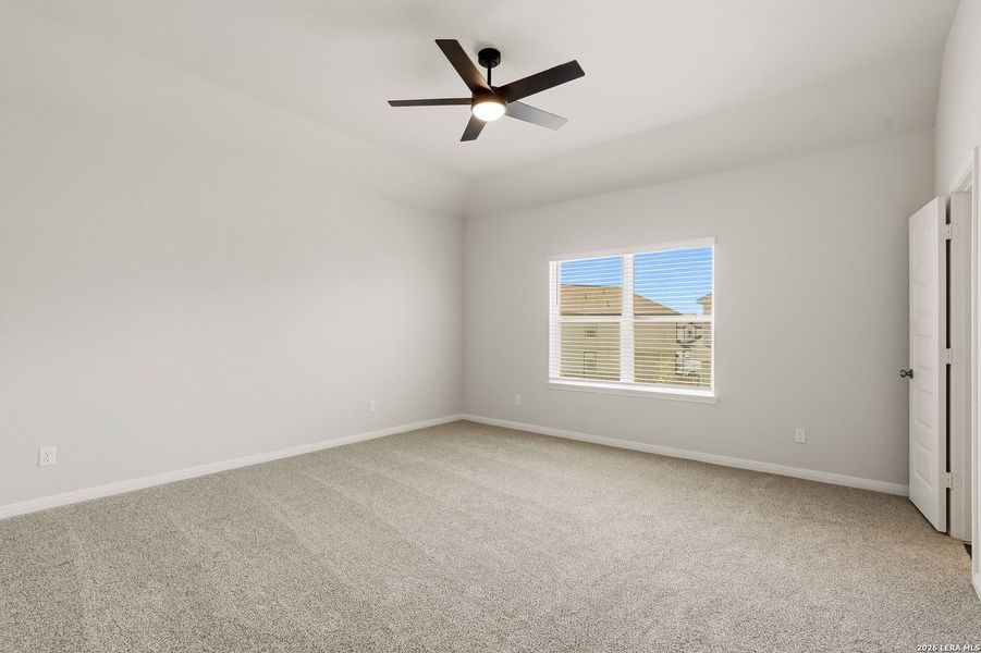 Spacious, unfurnished interior of a new home in Melissa Ranch, San Antonio (Image 20).