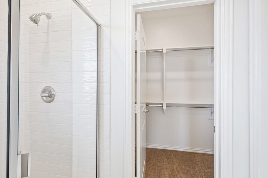 Spacious, unfurnished interior of a new home in Edgewater, Fate (Image 16).