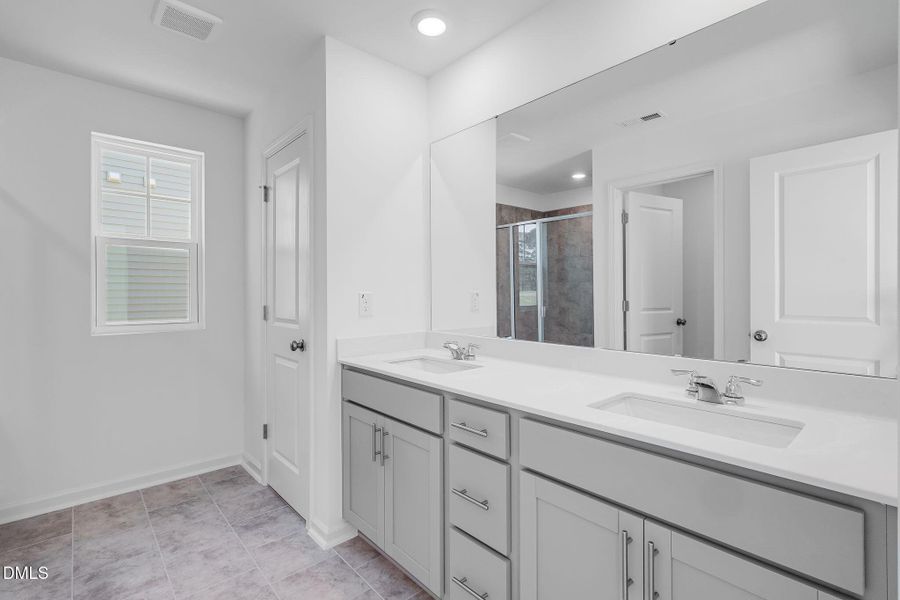 SUN_WesleyDowns_Pic_Davidson-26