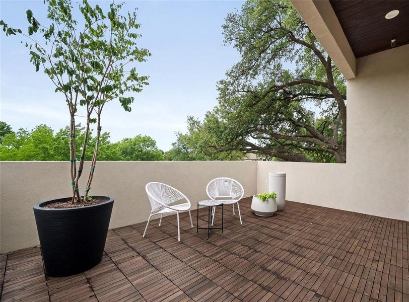 Exterior details and patio area of a home in , Dallas (Image 17).
