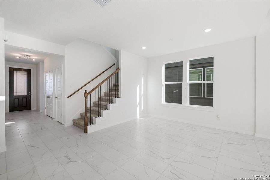 Spacious, unfurnished interior of a new home in Park Hill Commons, San Antonio (Image 16).