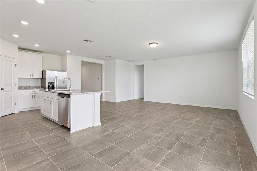 Spacious, unfurnished interior of a new home in Hamilton Bluff - Signature Series, Lake Hamilton (Image 33).