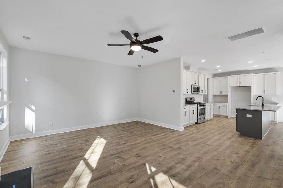 Spacious, unfurnished interior of a new home in Wildcat Chase, Summerville (Image 33).