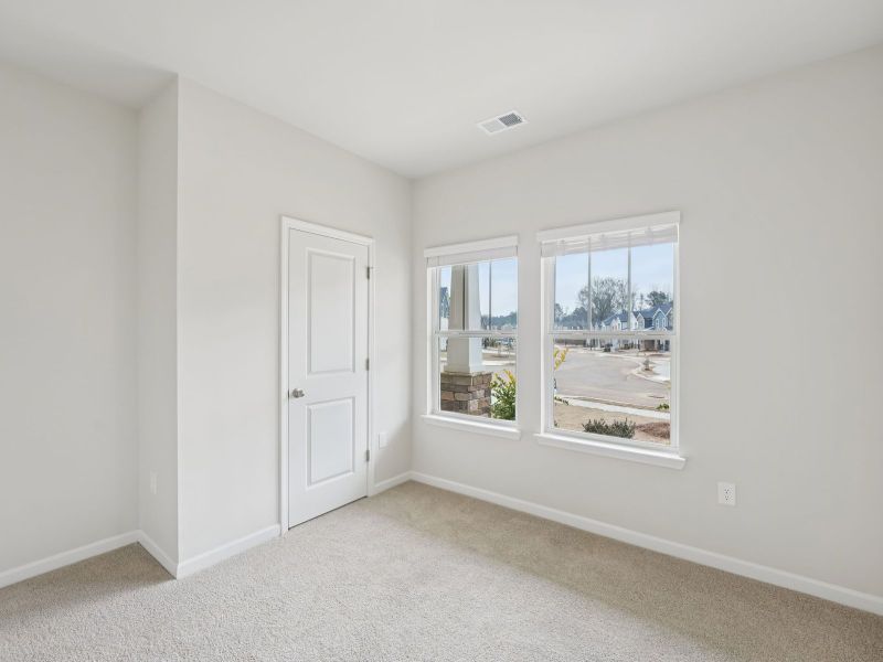 Spacious, unfurnished interior of a new home in Northwoods at Mirror Lake, Villa Rica (Image 16).