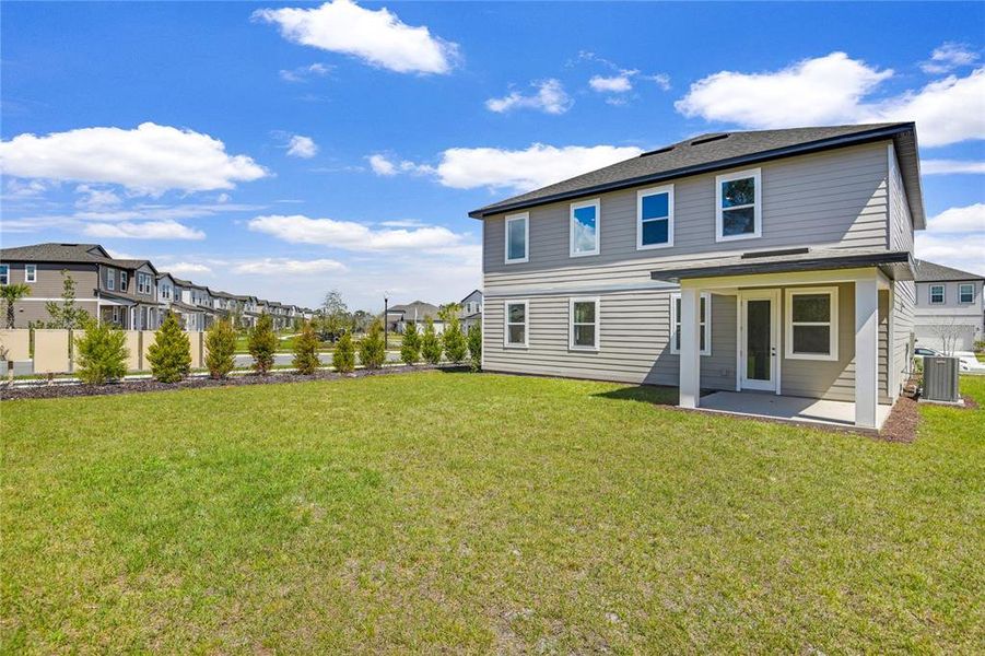 Exterior details and patio area of a home in Ellington Place, St. Cloud (Image 20).