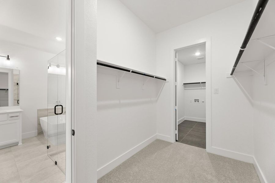 Spacious, unfurnished interior of a new home in Somerset Park, Rockwall (Image 26).