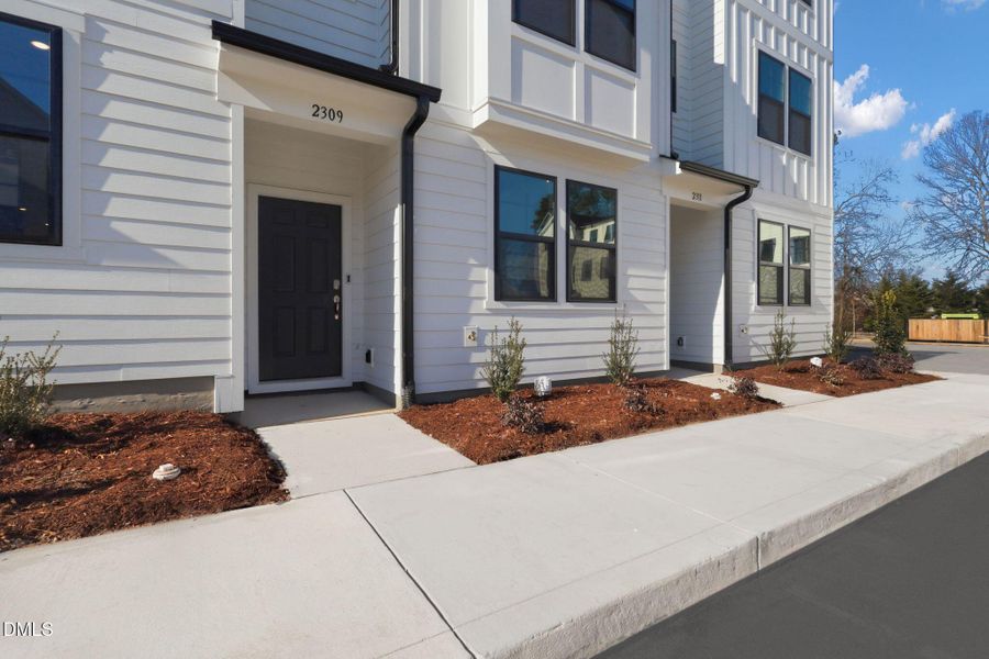 SUN_ElmGrove_Pic_Jackson_QMI_25_Front_3o