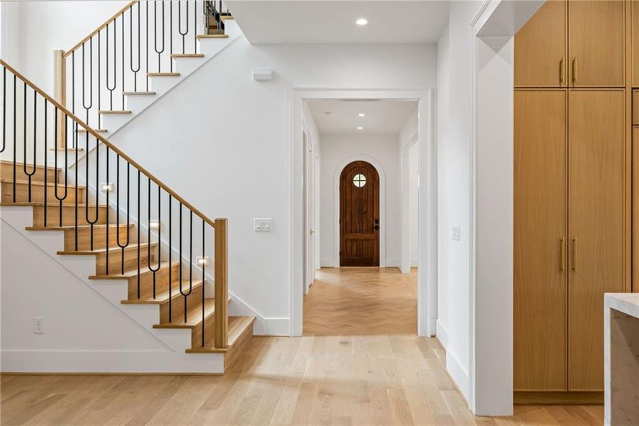 Spacious, unfurnished interior of a new home in , Atlanta (Image 45). Spacious, unfurnished interior of a new home in , Atlanta (Image 45).
