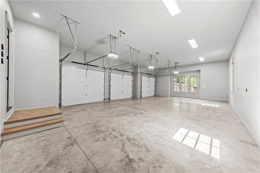 Spacious, unfurnished interior of a new home in , Greensboro (Image 20).