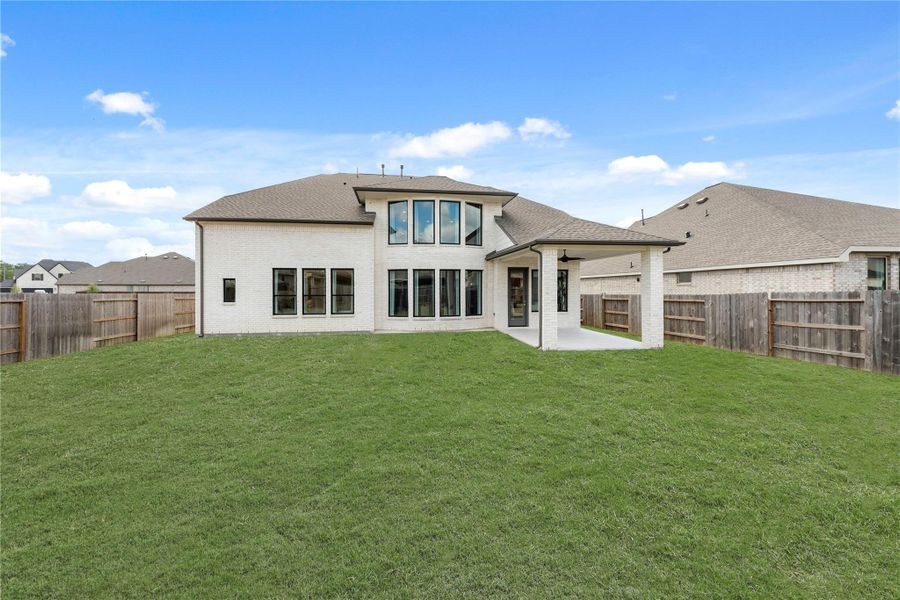 *Grass has been digitally enhanced. *Grass has been digitally enhanced.