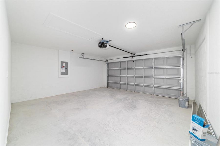 Spacious, unfurnished interior of a new home in , Dunnellon (Image 22).